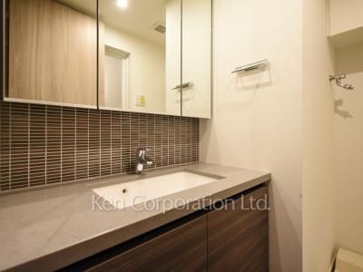 Powder Room ※Photo of the same layout on 11 floor. Decoration and fixture may differ.