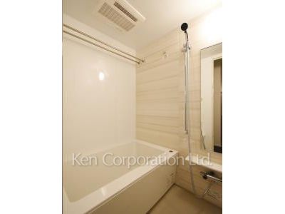Bath ※Photo of the same layout on 11 floor. Decoration and fixture may differ.