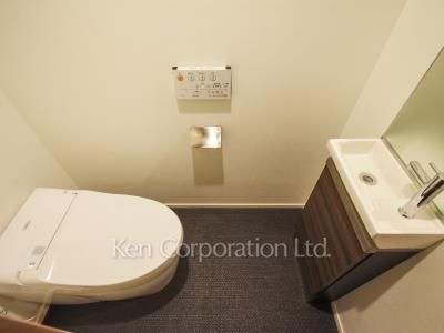 Lavatory ※Photo of the same layout on 11 floor. Decoration and fixture may differ.