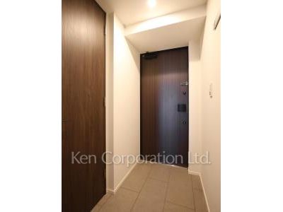 Entrance ※Photo of the same layout on 12 floor. Decoration and fixture may differ.
