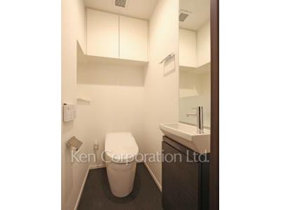 Lavatory ※Photo of the same layout on 12 floor. Decoration and fixture may differ.