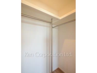 Walk-In Closet ※Photo of the same layout on 11 floor. Decoration and fixture may differ.