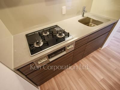 Kitchen ※Photo of the same layout on 11 floor. Decoration and fixture may differ.