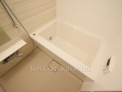Bath ※Photo of the same layout on 11 floor. Decoration and fixture may differ.