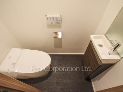 Lavatory ※Photo of the same layout on 11 floor. Decoration and fixture may differ.