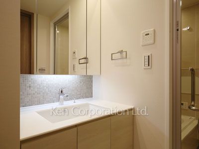 Powder Room ※Photo of the same layout on 10 floor. Decoration and fixture may differ.