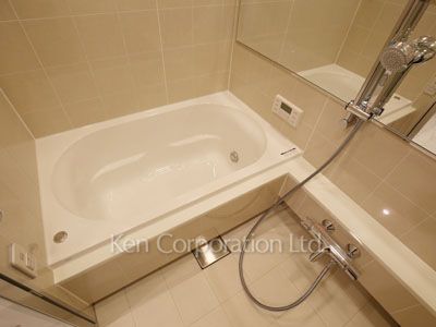 Bath ※Photo of the same layout on 10 floor. Decoration and fixture may differ.