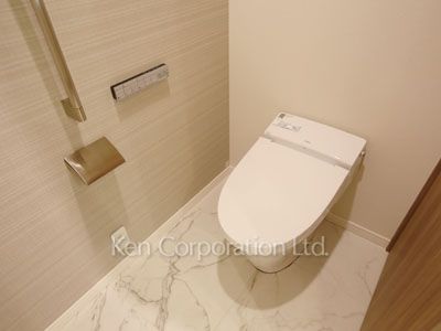 Lavatory ※Photo of the same layout on 10 floor. Decoration and fixture may differ.
