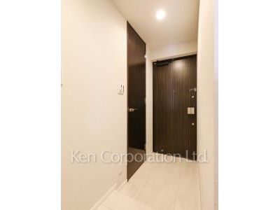 Entrance ※Photo of the same layout on 12 floor. Decoration and fixture may differ.