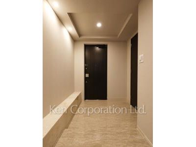 Entrance ※Photo of the same layout on 19 floor. Decoration and fixture may differ.