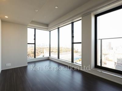 Master Bedroom ※Photo of the same layout on 19 floor. Decoration and fixture may differ.
