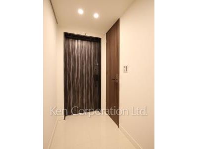 Entrance ※Photo of the same layout on 6 floor. Decoration and fixture may differ.