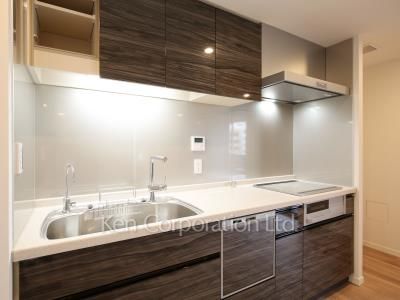 Kitchen ※Photo of the same layout on 6 floor. Decoration and fixture may differ.