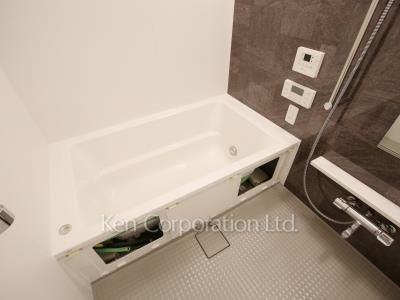 Bath ※Photo of the same layout on 6 floor. Decoration and fixture may differ.