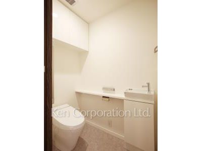 Lavatory ※Photo of the same layout on 6 floor. Decoration and fixture may differ.