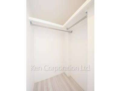Walk-In Closet ※Photo of the same layout on 12 floor. Decoration and fixture may differ.