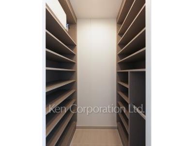 Shoes-In Closet ※Photo of the same layout on 12 floor. Decoration and fixture may differ.