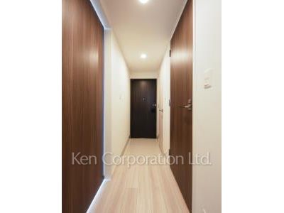 Entrance ※Photo of the same layout on 12 floor. Decoration and fixture may differ.