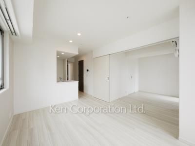 Living-Dining ※Photo of the same layout on 12 floor. Decoration and fixture may differ.