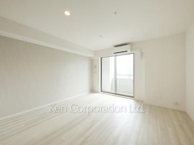 Living-Dining ※Photo of the same layout on 12 floor. Decoration and fixture may differ.