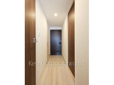 Entrance ※Photo of the same layout on 12 floor. Decoration and fixture may differ.
