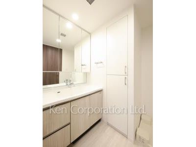 Powder Room ※Photo of the same layout on 12 floor. Decoration and fixture may differ.