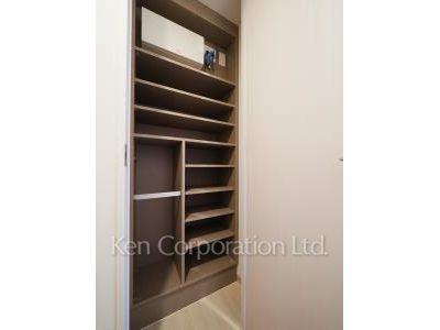 Shoes-In Closet ※Photo of the same layout on 3 floor. Decoration and fixture may differ.