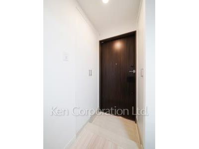 Entrance ※Photo of the same layout on 12 floor. Decoration and fixture may differ.