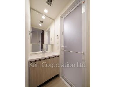 Powder Room ※Photo of the same layout on 12 floor. Decoration and fixture may differ.