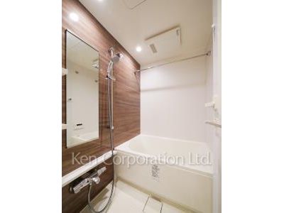 Bath ※Photo of the same layout on 12 floor. Decoration and fixture may differ.