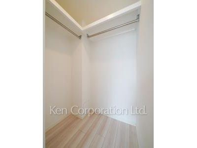 Walk-In Closet ※Photo of the same layout on 12 floor. Decoration and fixture may differ.