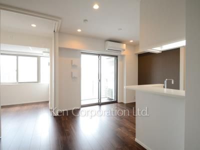 Living-Dining ※Photo of the same layout on 10 floor. Decoration and fixture may differ.
