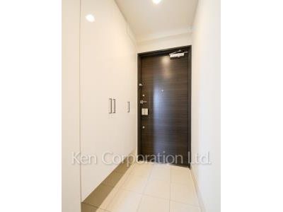Entrance ※Photo of the same layout on 10 floor. Decoration and fixture may differ.