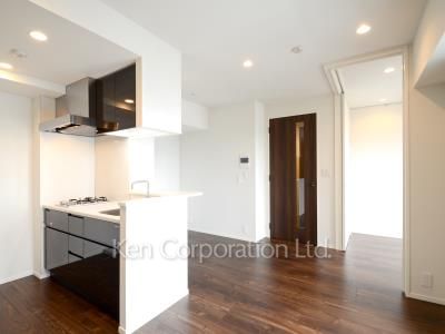 Living-Dining ※Photo of the same layout on 10 floor. Decoration and fixture may differ.