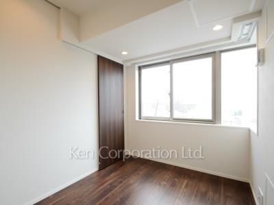Bedroom ※Photo of the same layout on 10 floor. Decoration and fixture may differ.
