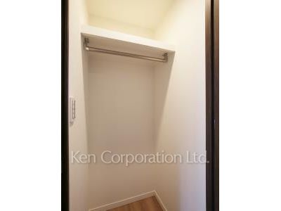 Walk-In Closet ※Photo of the same layout on 6 floor. Decoration and fixture may differ.