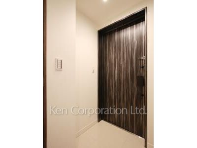 Entrance ※Photo of the same layout on 6 floor. Decoration and fixture may differ.