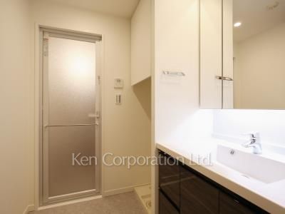 Powder Room ※Photo of the same layout on 6 floor. Decoration and fixture may differ.
