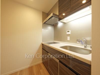 Kitchen ※Photo of the same layout on 6 floor. Decoration and fixture may differ.