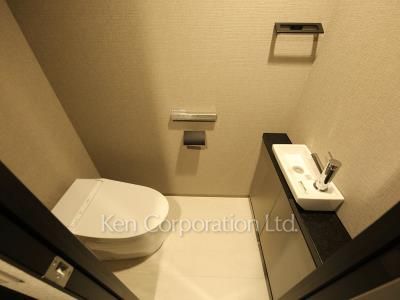 Lavatory ※Photo of the same layout on 5 floor. Decoration and fixture may differ.