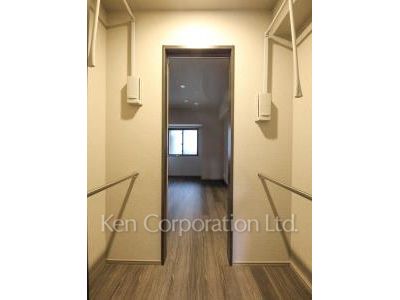 Walk-In Closet ※Photo of the same layout on 5 floor. Decoration and fixture may differ.