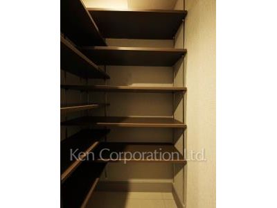 Shoes-In Closet ※Photo of the same layout on 5 floor. Decoration and fixture may differ.
