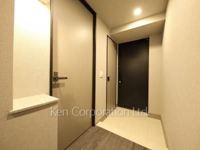 Entrance ※Photo of the same layout on 5 floor. Decoration and fixture may differ.