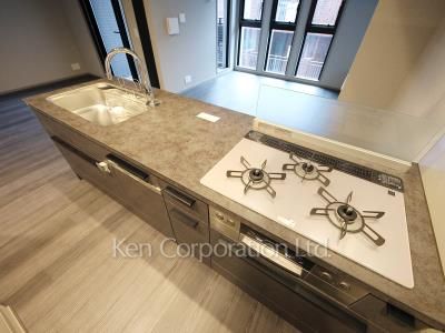 Kitchen ※Photo of the same layout on 5 floor. Decoration and fixture may differ.