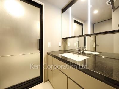 Powder Room ※Photo of the same layout on 5 floor. Decoration and fixture may differ.