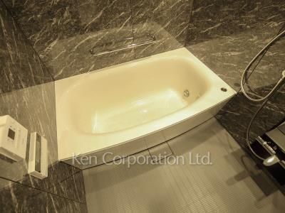 Bath ※Photo of the same layout on 5 floor. Decoration and fixture may differ.