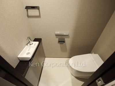 Lavatory ※Photo of the same layout on 5 floor. Decoration and fixture may differ.