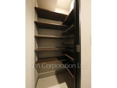 Shoes-In Closet ※Photo of the same layout on 5 floor. Decoration and fixture may differ.