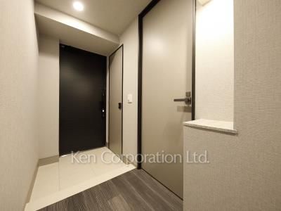 Entrance ※Photo of the same layout on 5 floor. Decoration and fixture may differ.