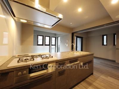 Kitchen ※Photo of the same layout on 5 floor. Decoration and fixture may differ.